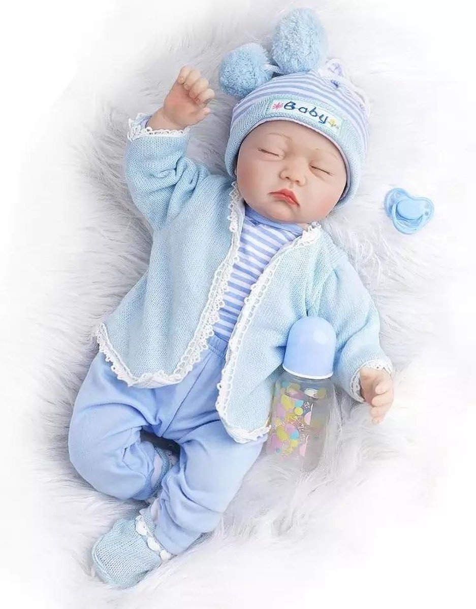 Reborn baby pop Noah - 55 cm - Jongen met blauwe outfit, speen en fles - Ogen dicht - Bruin haar - Soft silicone - Levensechte babypop